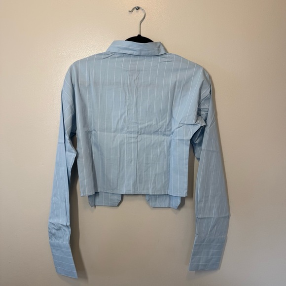 PrettyLittleThing Blue Poplin Pinstripe Pocket Detail Cropped Shirt - Picture 4 of 6